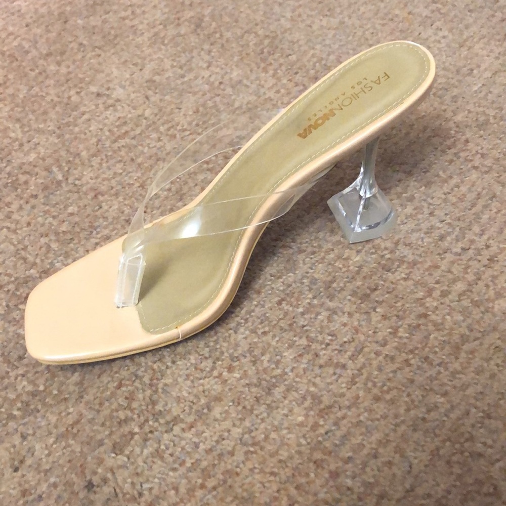 Flip flop with heel